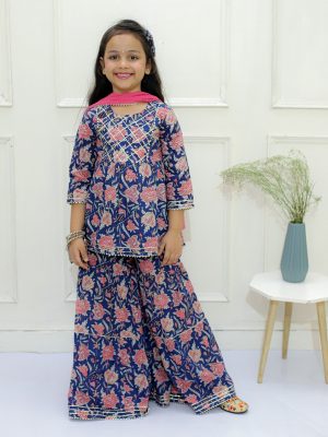 Ka-mee Girls Floral Printed Panelled Gotta Patti Pure Cotton Kurta Set