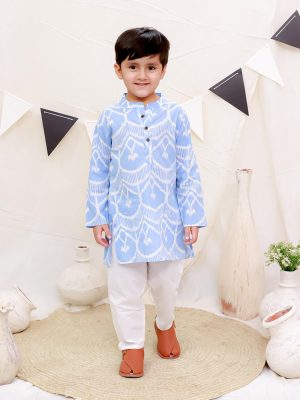 Kamee Motifs Printed Regular Pure Cotton Straight Kurta with Pyjamas-Blue