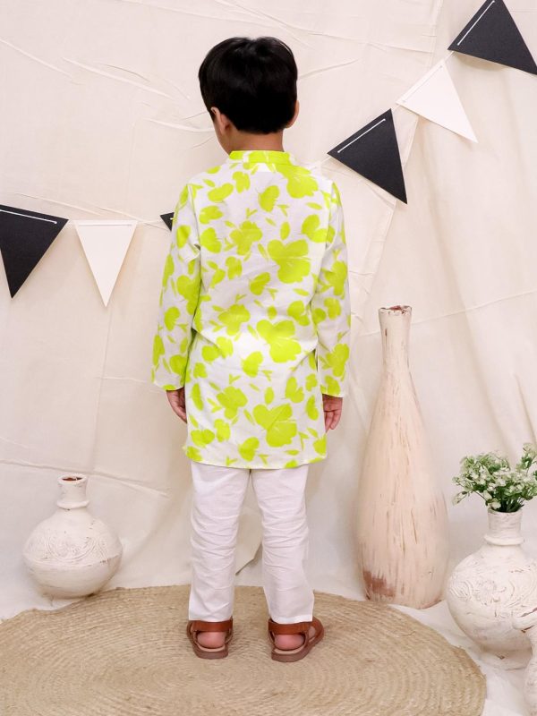 Kamee Motifs Printed Regular Pure Cotton Straight Kurta with Pyjamas-Green - Image 2