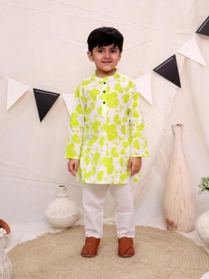 Kamee Motifs Printed Regular Pure Cotton Straight Kurta with Pyjamas-Green