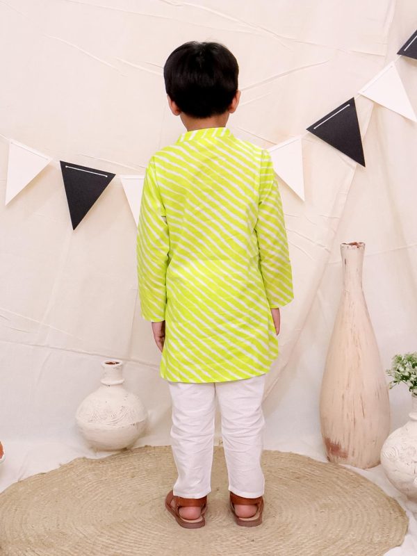 Kamee Motifs Printed Regular Pure Cotton Straight Kurta with Pyjamas-Green - Image 2