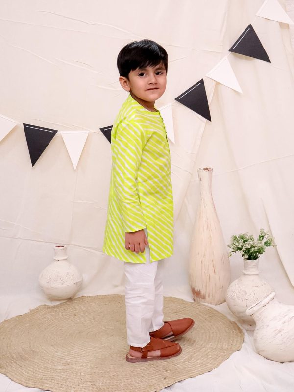 Kamee Motifs Printed Regular Pure Cotton Straight Kurta with Pyjamas-Green - Image 5