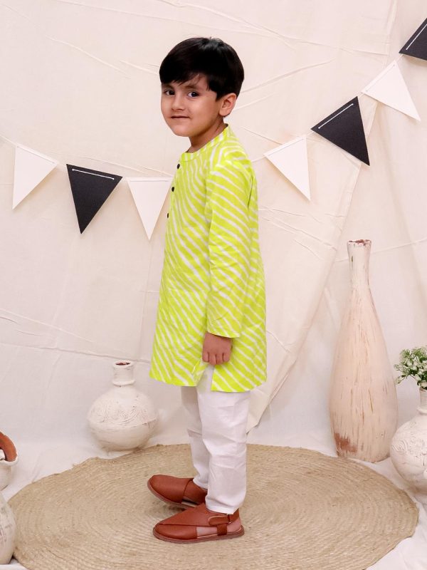 Kamee Motifs Printed Regular Pure Cotton Straight Kurta with Pyjamas-Green - Image 4