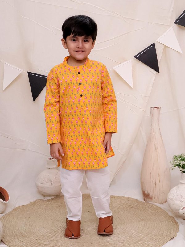 Kamee Motifs Printed Regular Pure Cotton Straight Kurta with Pyjamas-Orange - Image 5