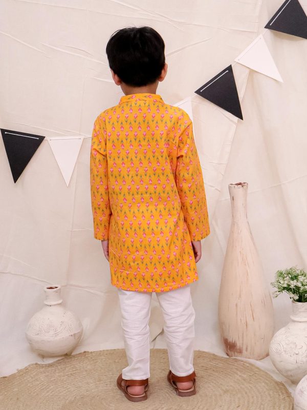 Kamee Motifs Printed Regular Pure Cotton Straight Kurta with Pyjamas-Orange - Image 2