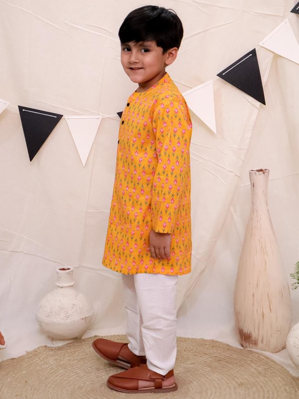 Kamee Motifs Printed Regular Pure Cotton Straight Kurta with Pyjamas-Orange - Image 4