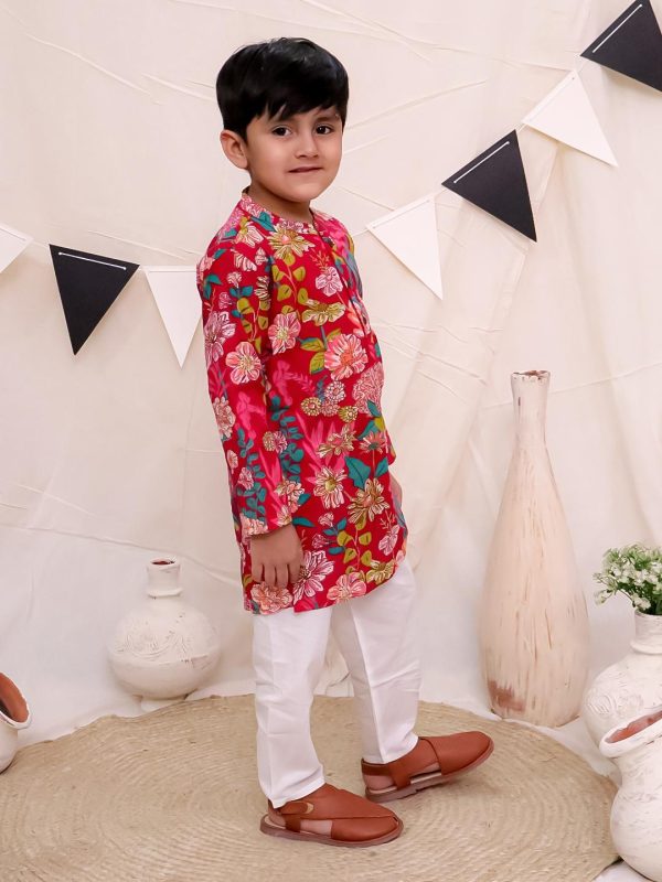 Kamee Motifs Printed Regular Pure Cotton Straight Kurta with Pyjamas-Red - Image 4