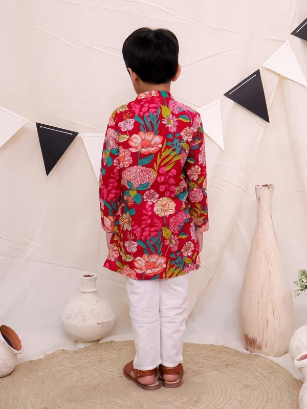 Kamee Motifs Printed Regular Pure Cotton Straight Kurta with Pyjamas-Red - Image 2